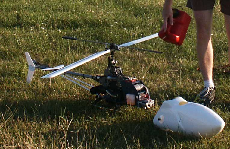 Säuft 2t-Mischung... tankfüllung reicht für 25 Minuten Flug