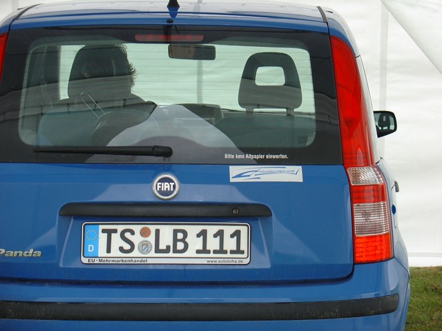 Auto passt auch rein ;)