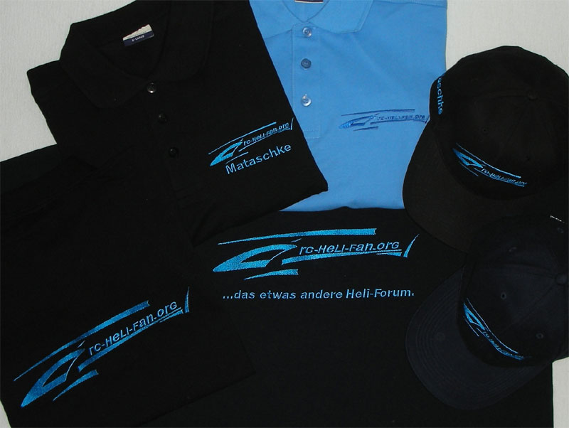Polos in schwarz, marine und himmelblau, Caps in schwarz und marine
