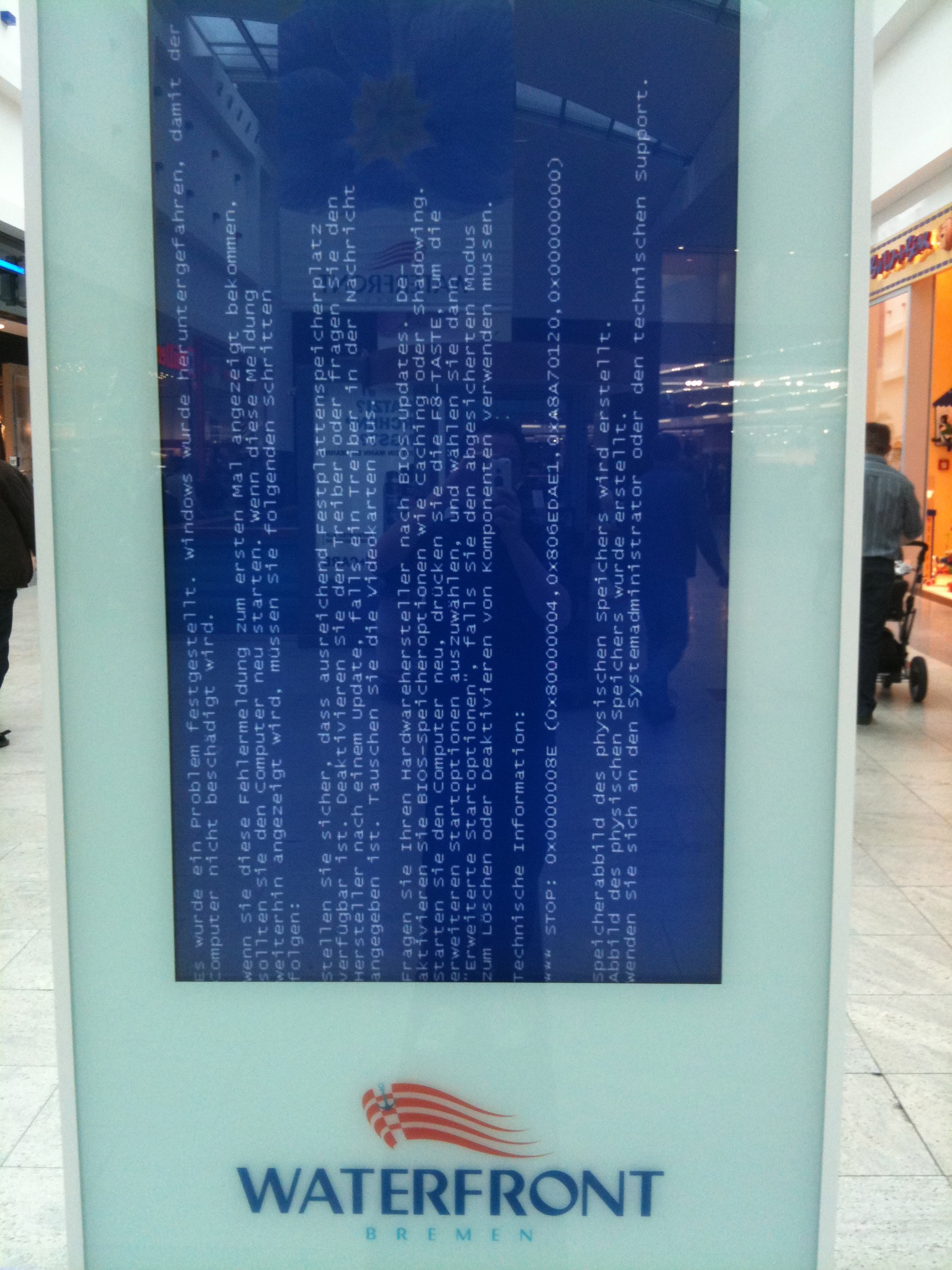 BlueScreen in einen Werbeterminal einer Mall