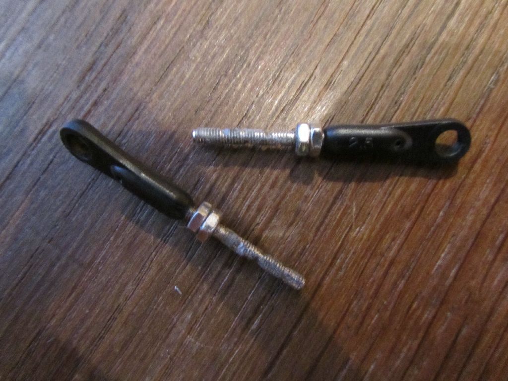 torro-proof... mit uhu endfest 300 eingeklebt. hat bis morgen zeit, warte noch auf den prototyp der TS-lehre.