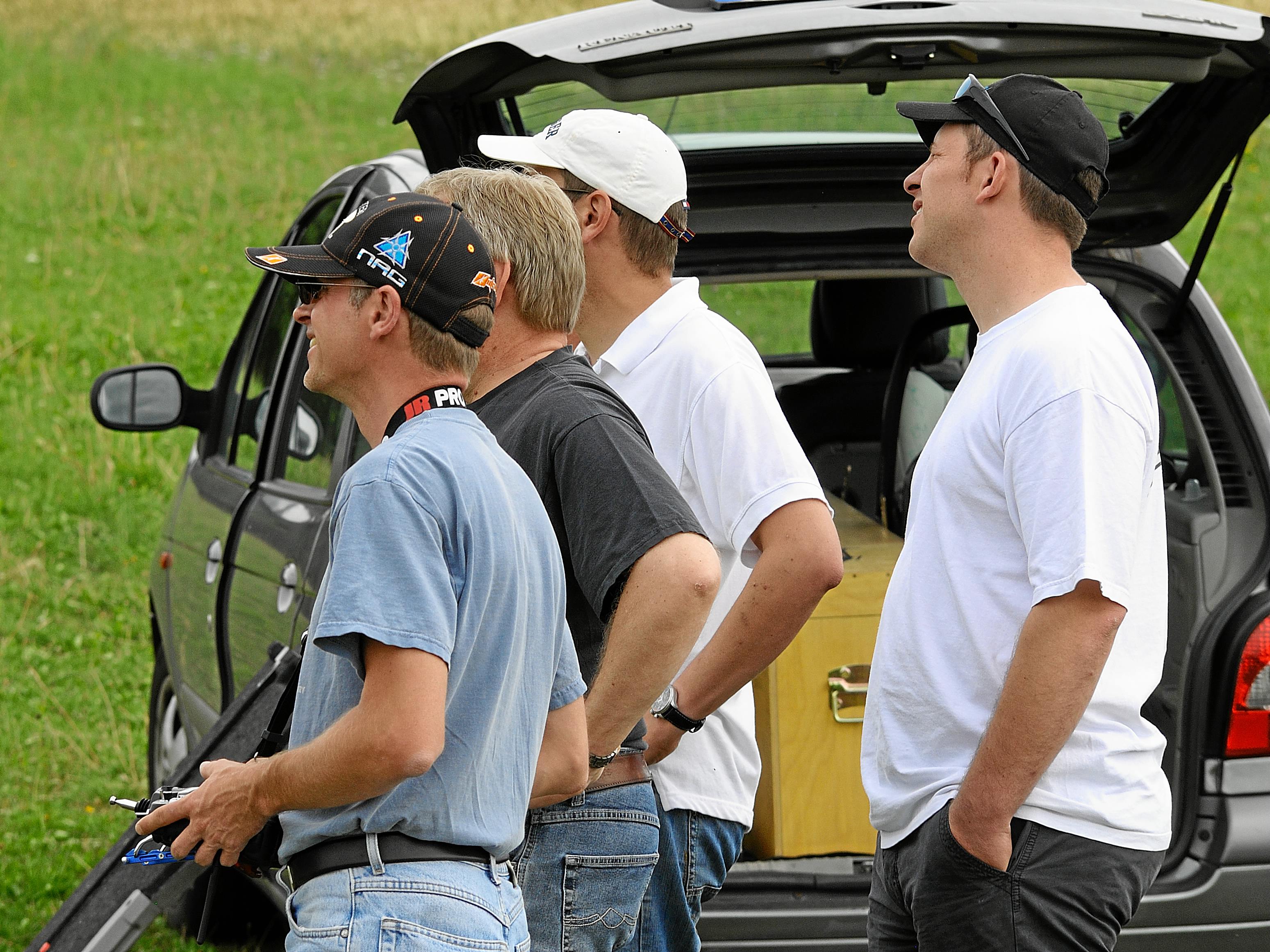 Alle gucken nach Arnd´s geilem Wii-Copter