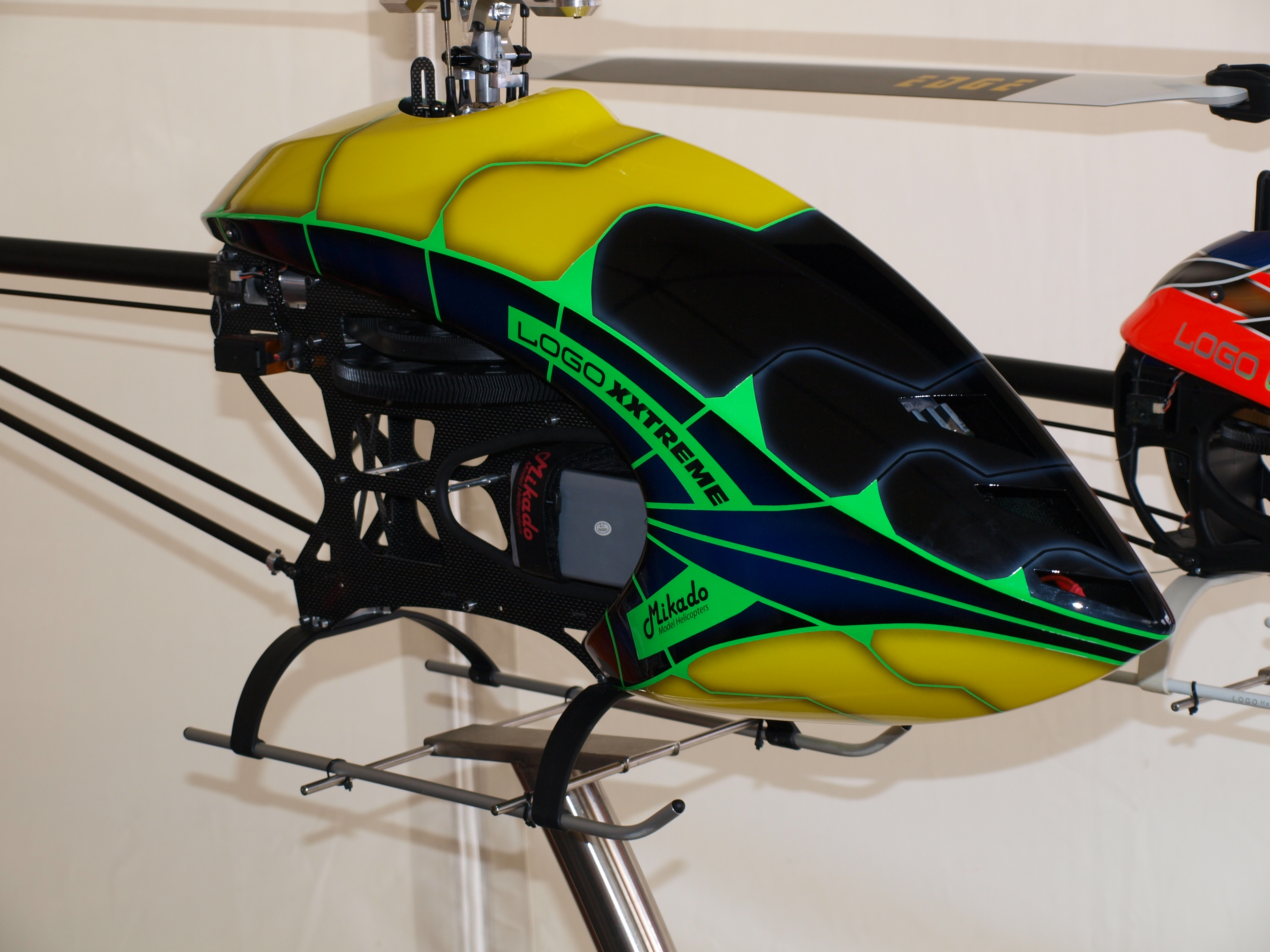 Hier der Logo Exxtreme, ist noch nicht ganz fertig. Im Moment gibt es noch 2 unterschiedliche Chassis-Versionen