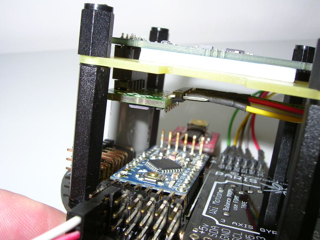 Das Sensormodul sitzt auf einem Gyropad (oder Spiegeltape; was auch immer ihr verwenden wollt)