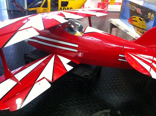 im Hintergrund unsere BK117 mit 1,8m Rotordurchmesser...