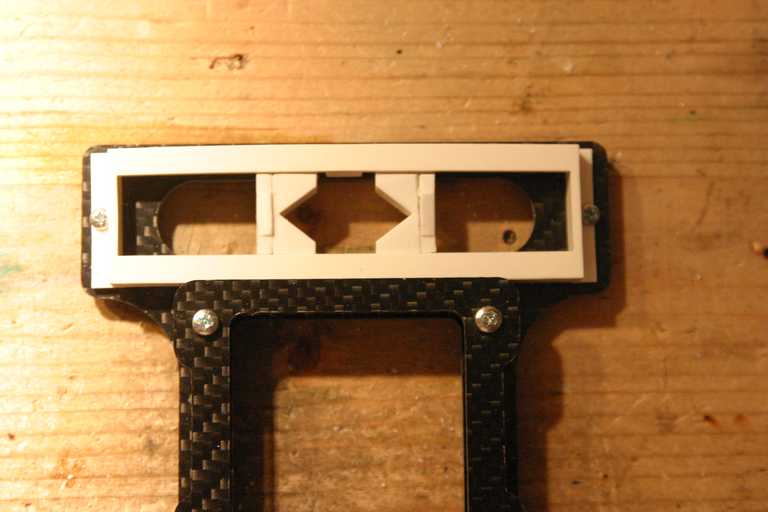 Halter verklebt.jpg