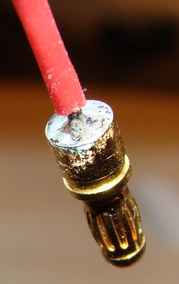Der neu verlötete Motorstecker