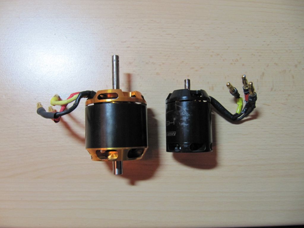 Links der Scorpion HK 4025-630 und rechts der Scorpion HK 3026-880