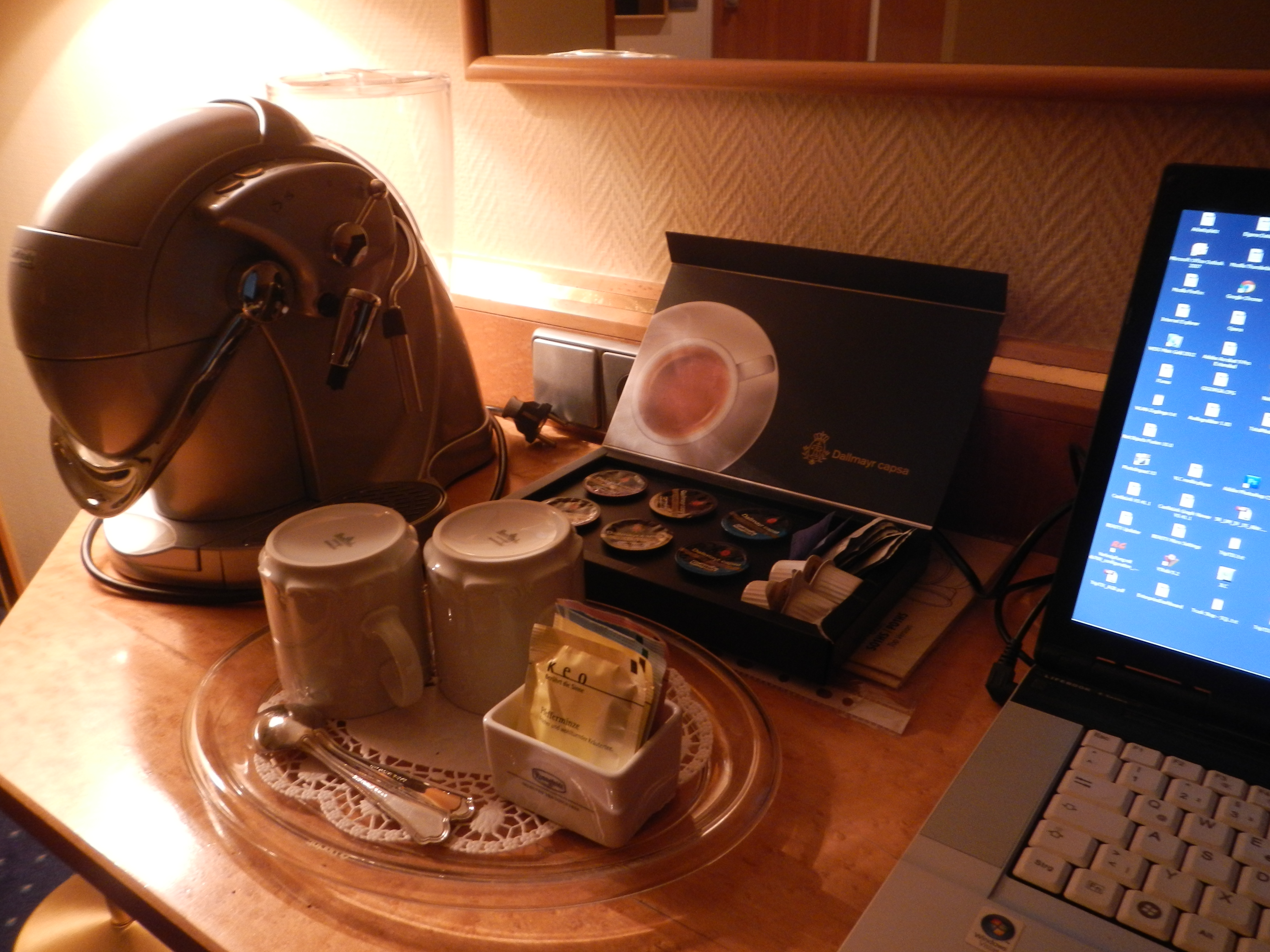 Das ist genau die richtige Hotelzimmerausstattung.<br /><br />Leider habe ich die Mini-Bar noch nicht entdeckt. :-(