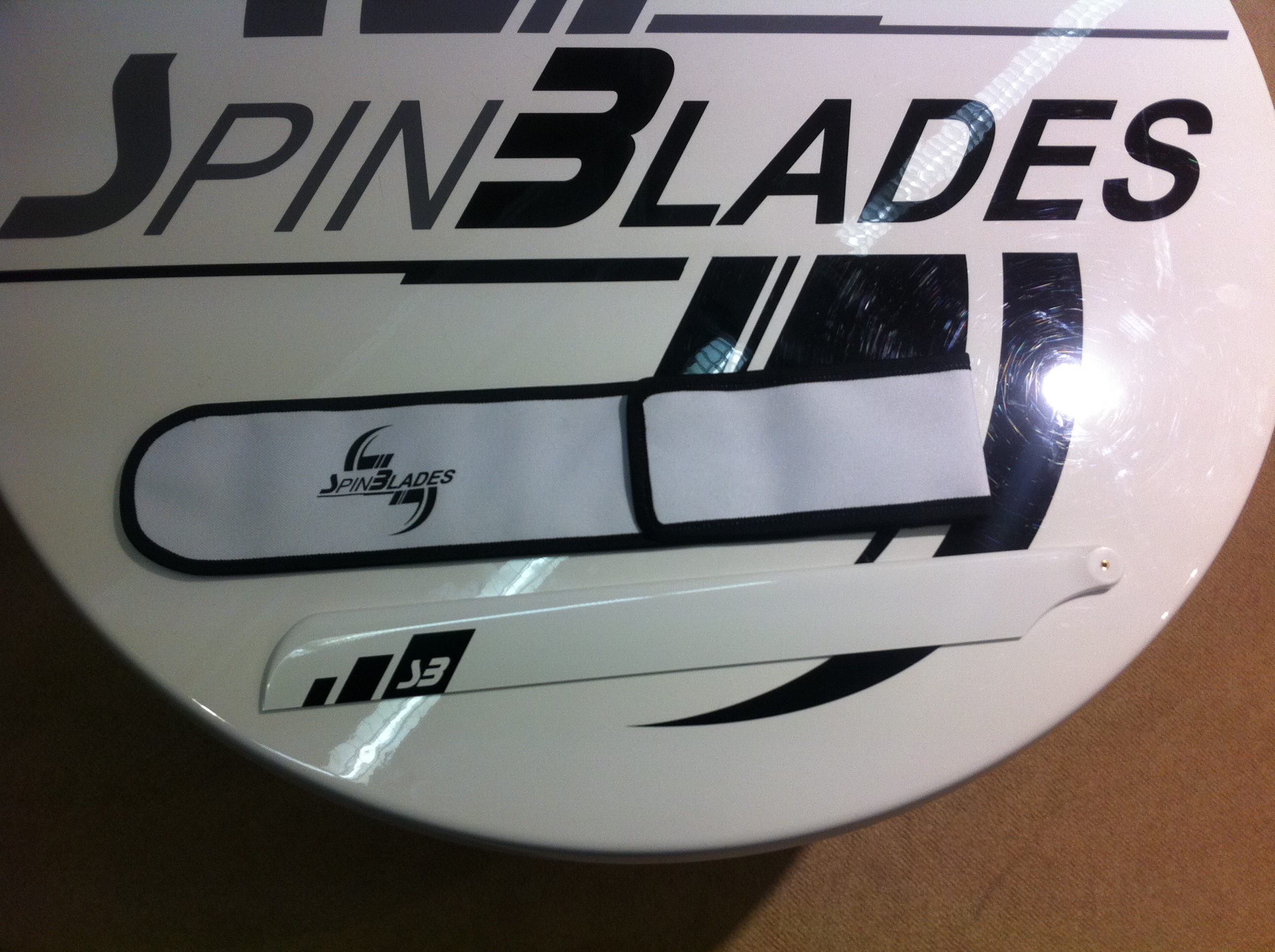 im Moment gibt es drei Größen: für 435er, 600er und 700er Blätter. Für 800er in Planung