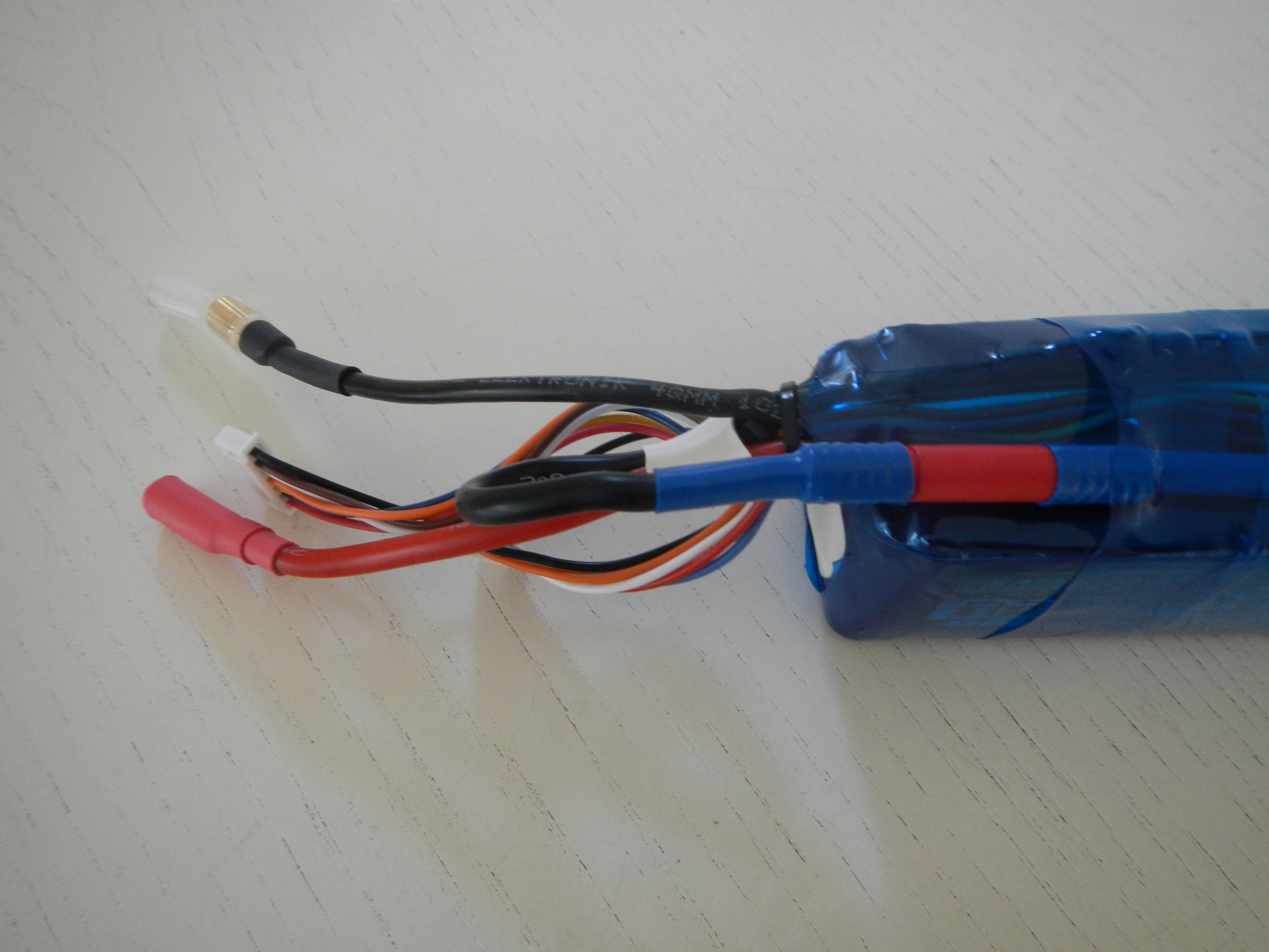 2 x 6S Lipos seriell und verpolungssicher verschaltet zu 12S Lipo-Pack