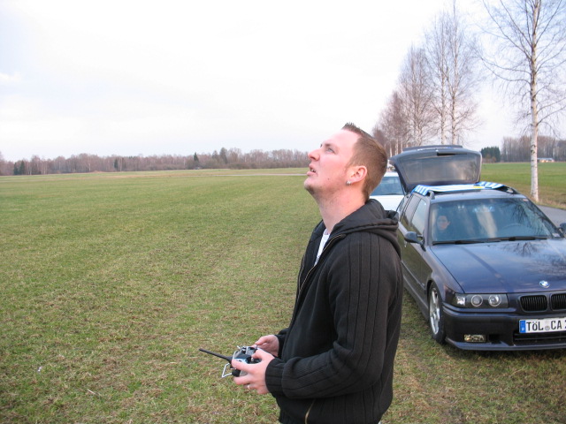 Das Heck zittert und hält beim Pitchen nicht........, ja Alex ich weiß, wie immer halt ;-)))