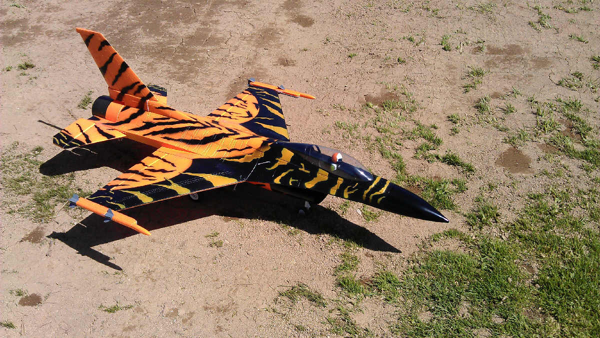 F16 nach der Landung