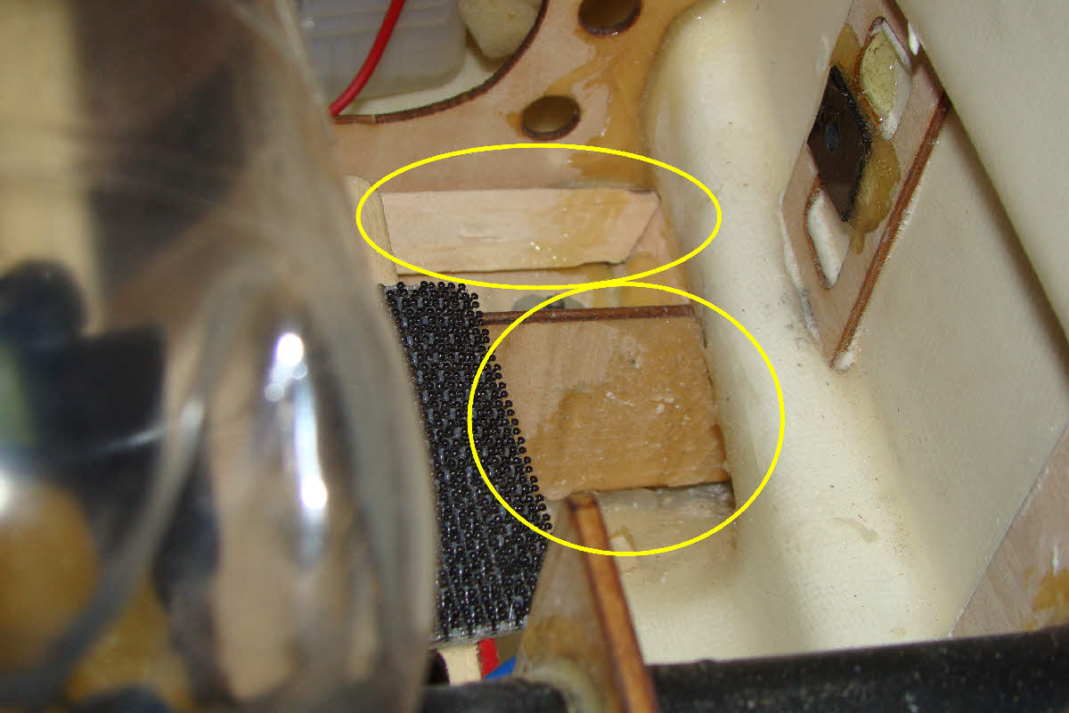 Diese Brettchen haben sich gelöst und müssen neu verklebt werden