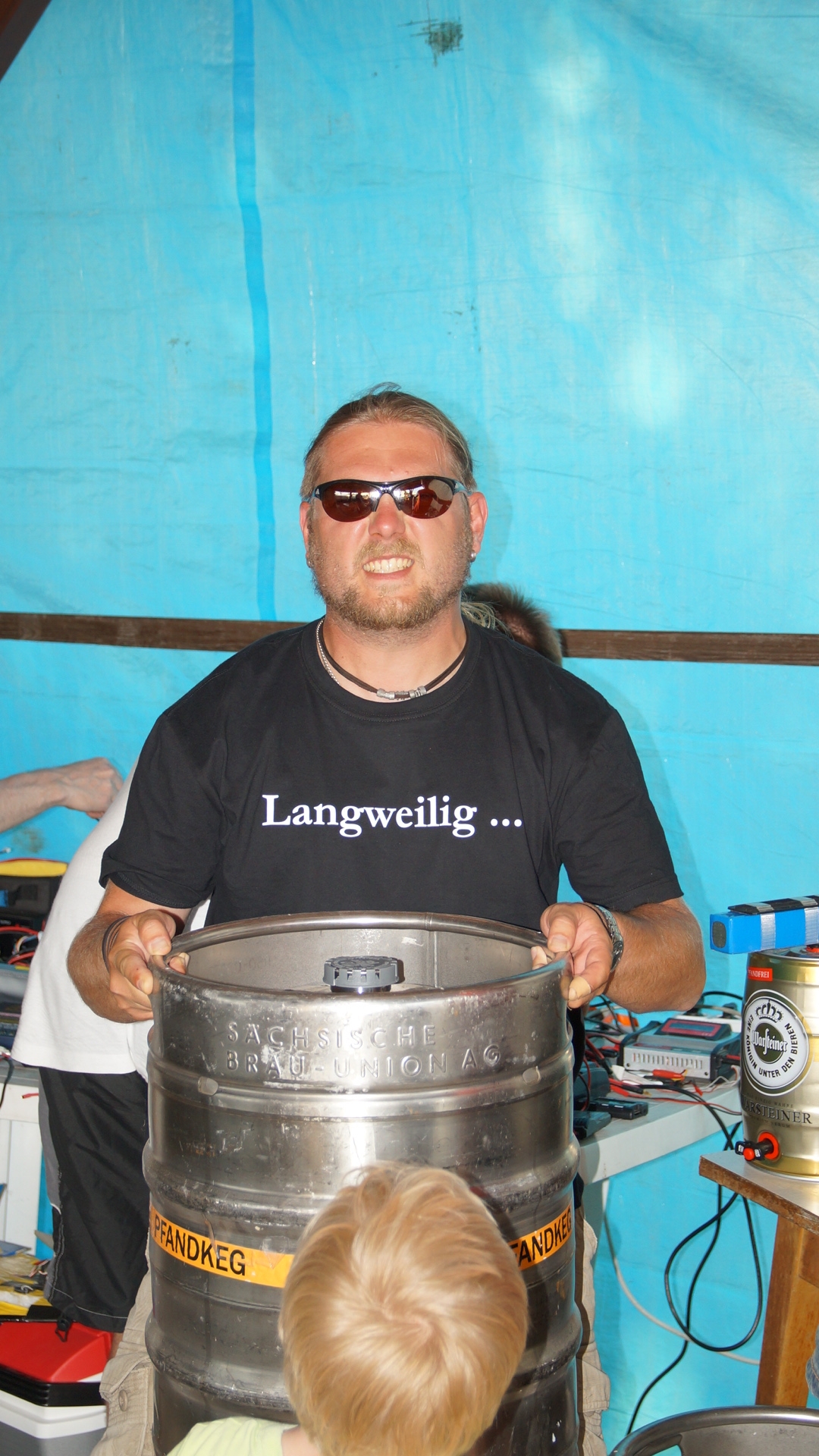 man achte auf das T-Shirt :)