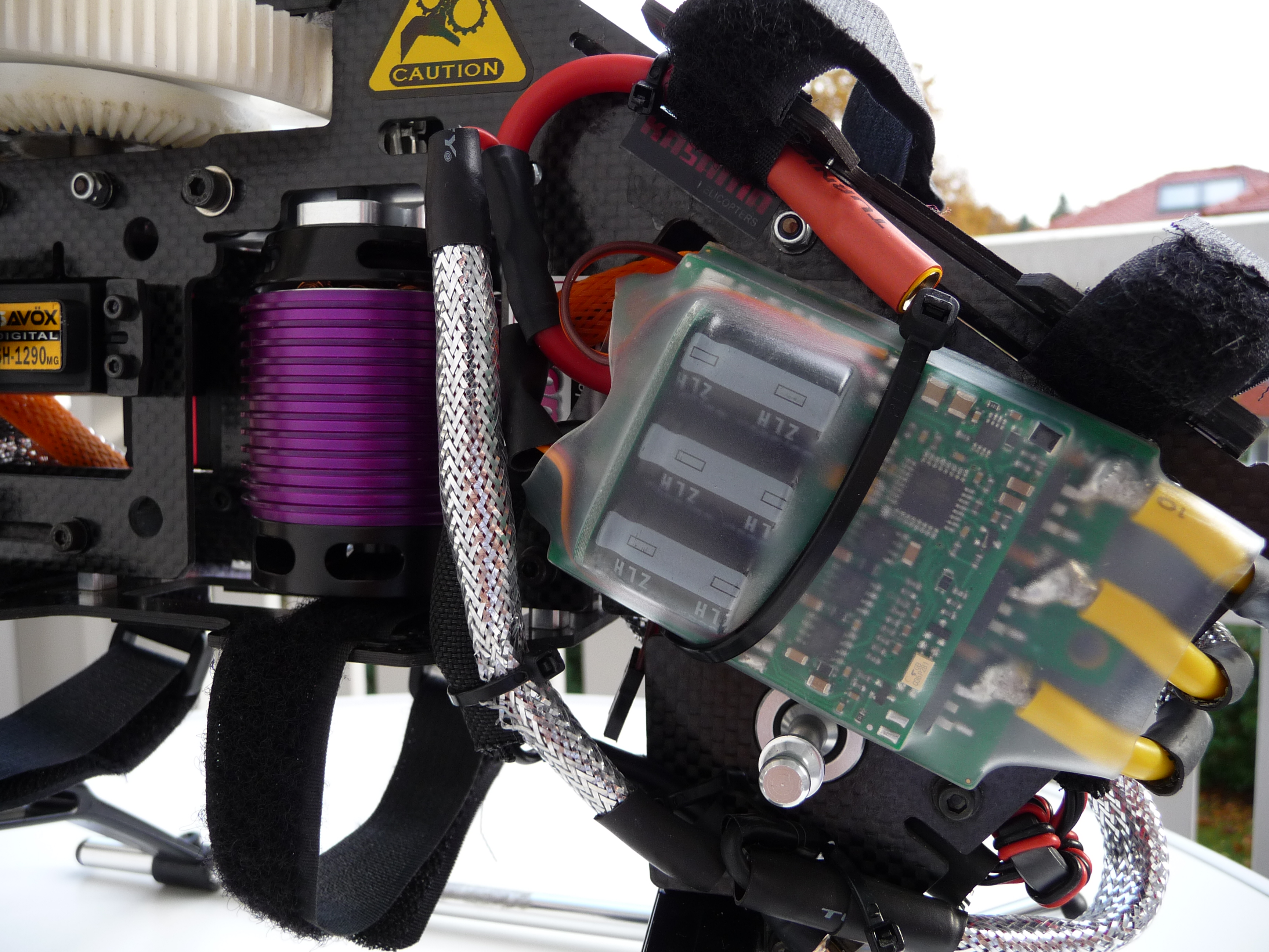 Mit 4mm Steckern am 120HV angeschlossen