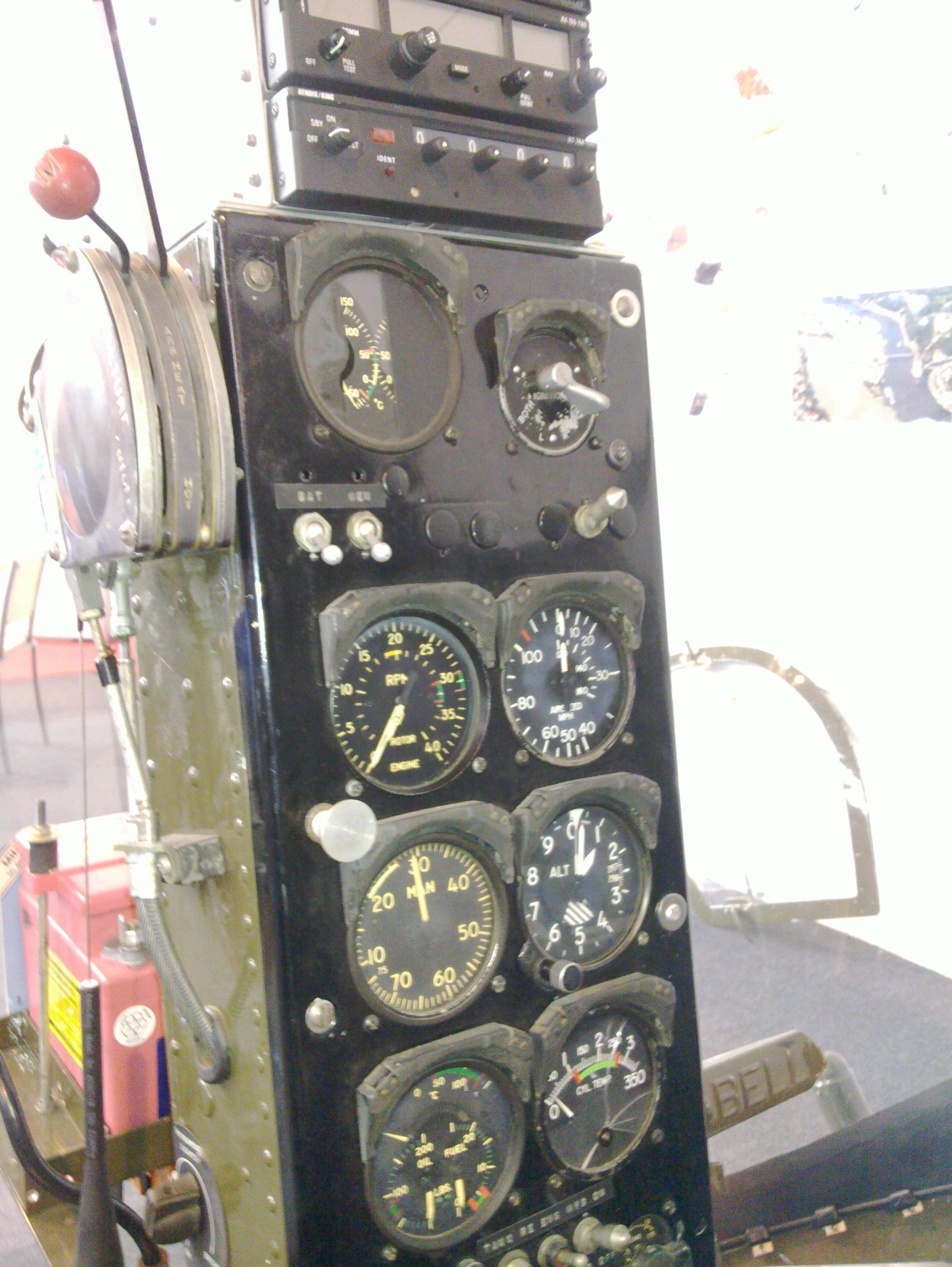 Das rustikale Interieur einer Bell 47