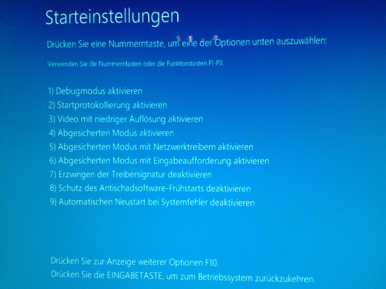 Der PC Startet neu.<br />Drückt nun hier die Taste 7 (Erzwingen der Treibersignatur deaktivieren.)<br /><br />Das wars schon... nun könnt ihr den gewünschten Treiber im Gerätemanager suchen und das gewünschte Gerät aktivieren.