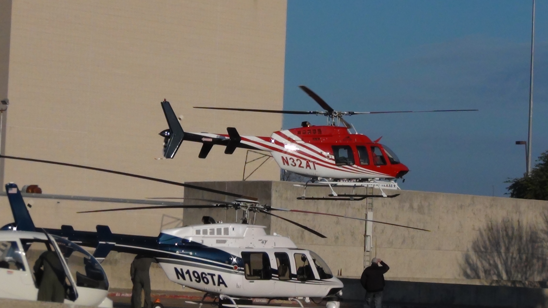 2x Bell407 und 1x R44, FlightLine auf der HeliExpo 2012 in Dallas
