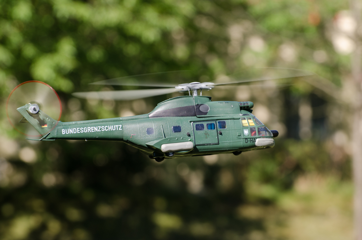 Für die Außen-Aufnahmen habe ich das Fahrwerk &quot;eingefahren&quot; modifiziert. Der Puma kann ja auch gut auf seiner Unterseite starten und landen.