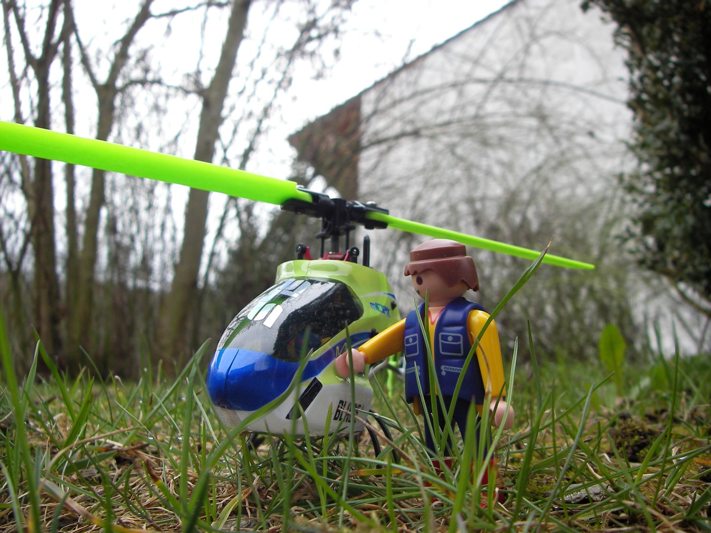 Der mCP X mit dem Zoowächter von Play Mobil