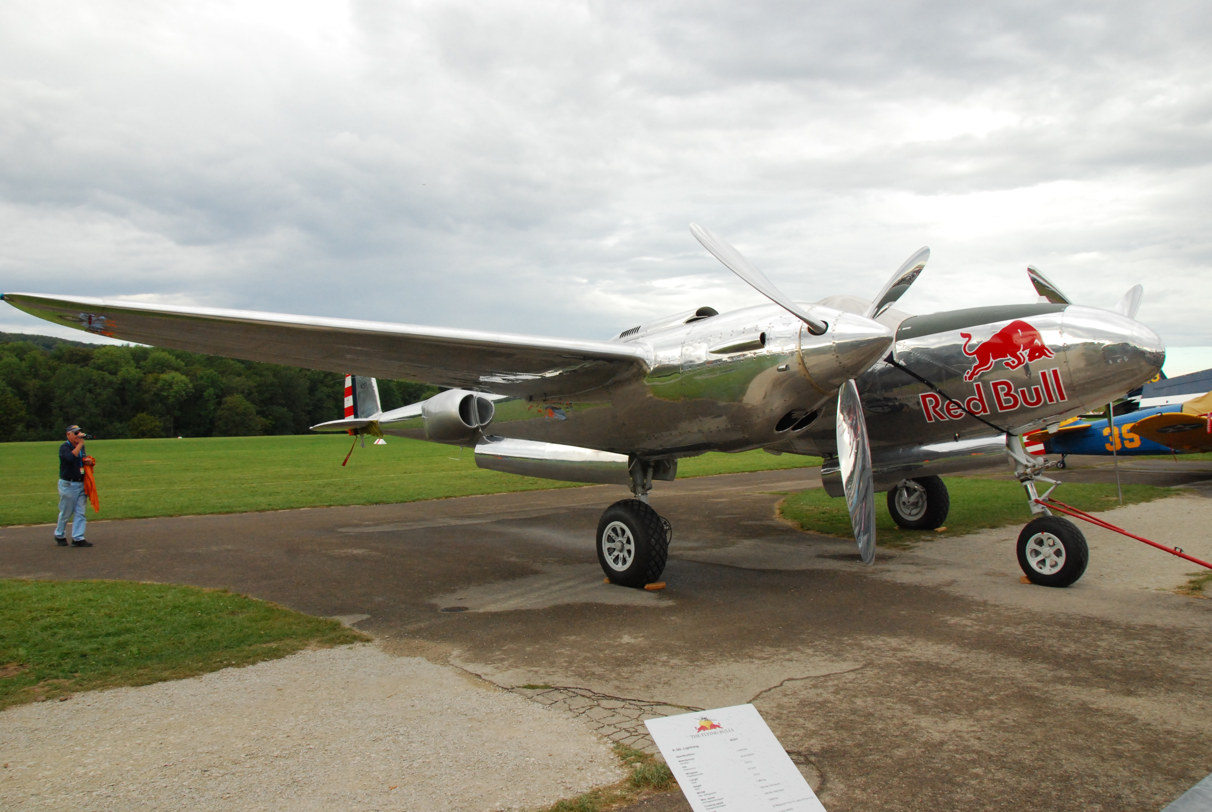 P38 Lightning , leider beschädigt :-(