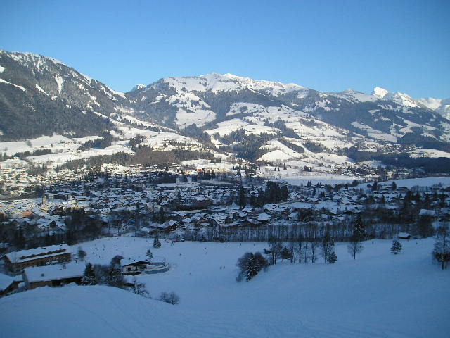 Die sonne geht unter, Es wird Dunkel in Kitzbühel!
<br />PS: Mein hotel ist der der Links unten in der Ecke ist :P