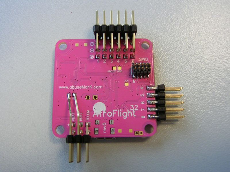 Alle Anschlüsse sind auf der Unterseite des Acro Naze32- zwischenzeitlich wurde auch die UART bestückt (Bluetooth)