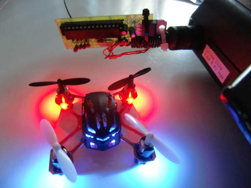 Der Nanoquad und sein Atmega8-Dongle