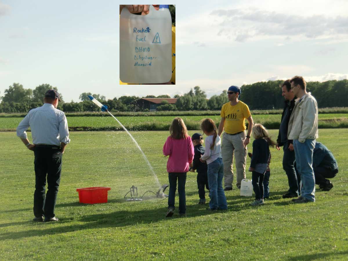 Feuerwerk war uns zu teuer, also bliebs beim Wasserwerk - Wasserraketenballern für die Kinder