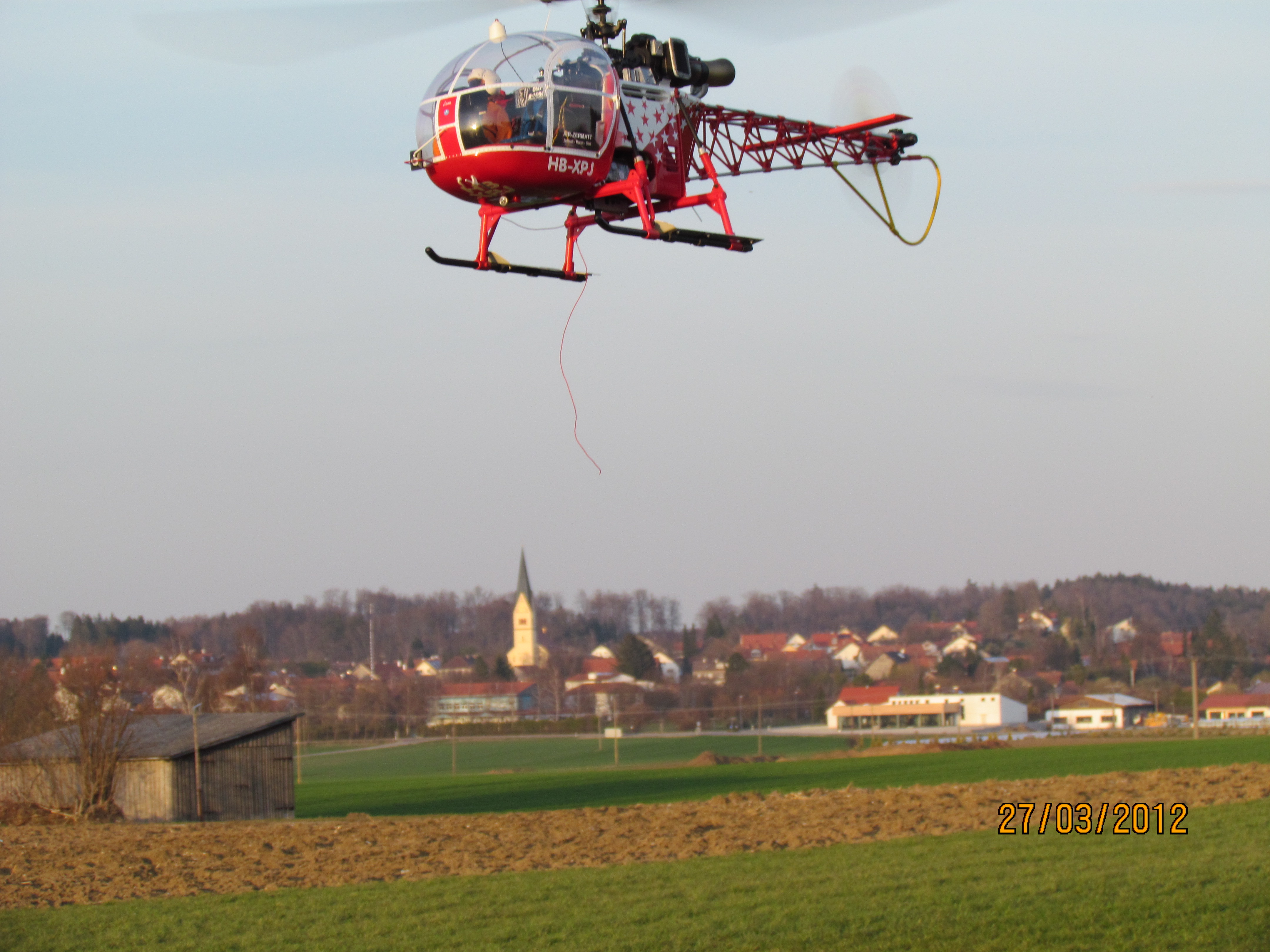 Etwas kleiner ist die Hirobo Lama mit 3 Blatt Kopf und 3 Blatt Heckrotor. Fliegt aber wie ein Anfängerheli.