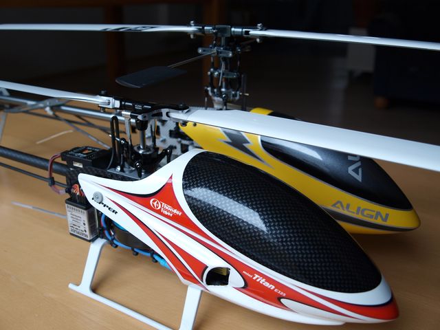 Vergleich mit meinem &quot;normal&quot; T-REX 450 dahinter.