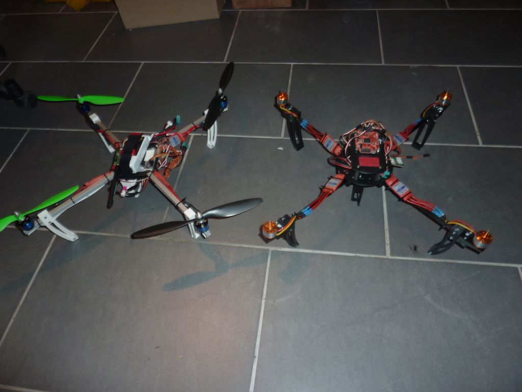 Baumarkt-Quad mit 3D-Druck Landegestell und 3D-gedrucktes Quad mit CfK-Rohr-Armen