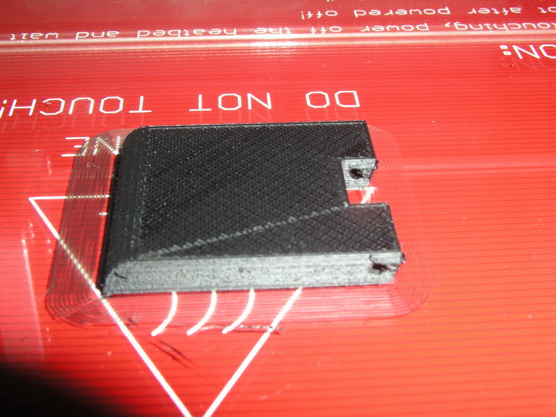 Testdruck heute Morgen ohne Kapton, sehr schön am Skirt zu sehen, wie dünn die erste Schicht ist.