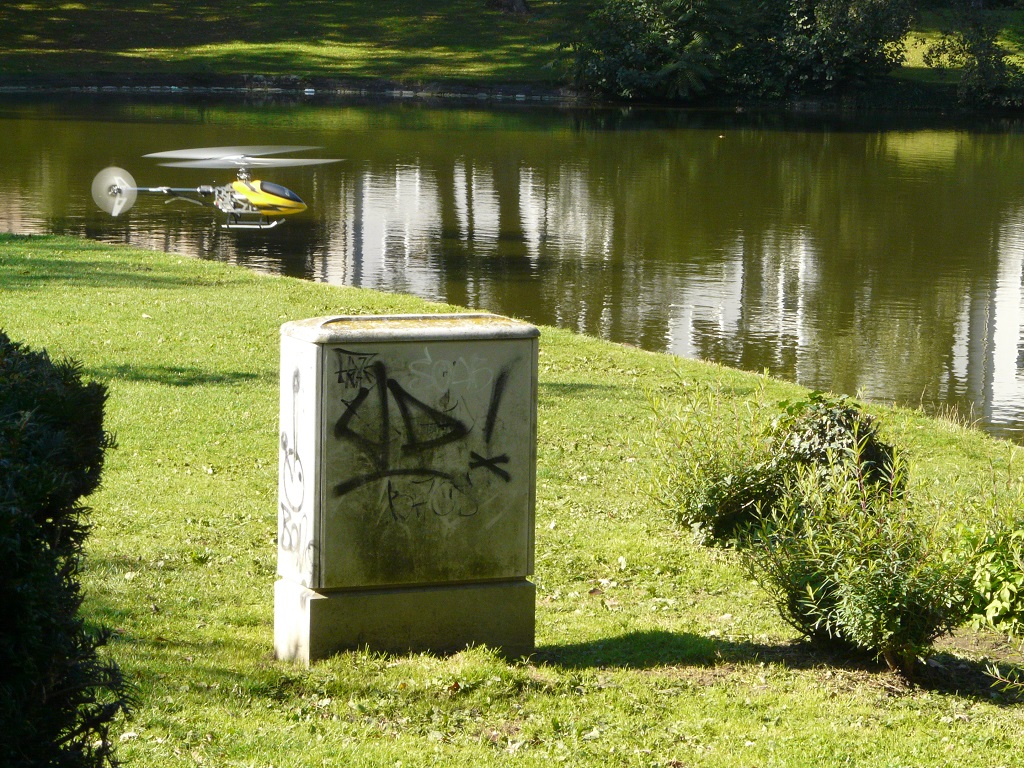 Fliegen im Stadtpark (mit Landungen auf einem "Hochhaus")