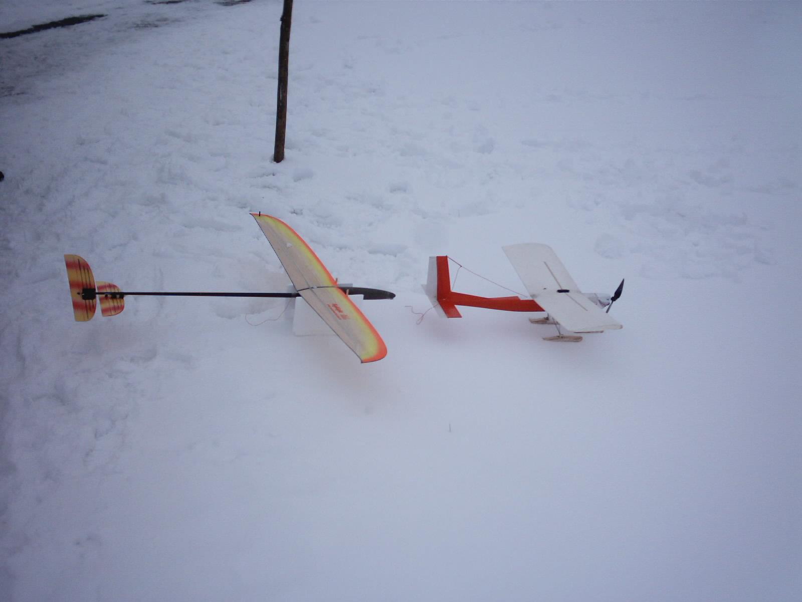 Vorbereitung zum F-Schlepp mit Skiern und Startschlitten