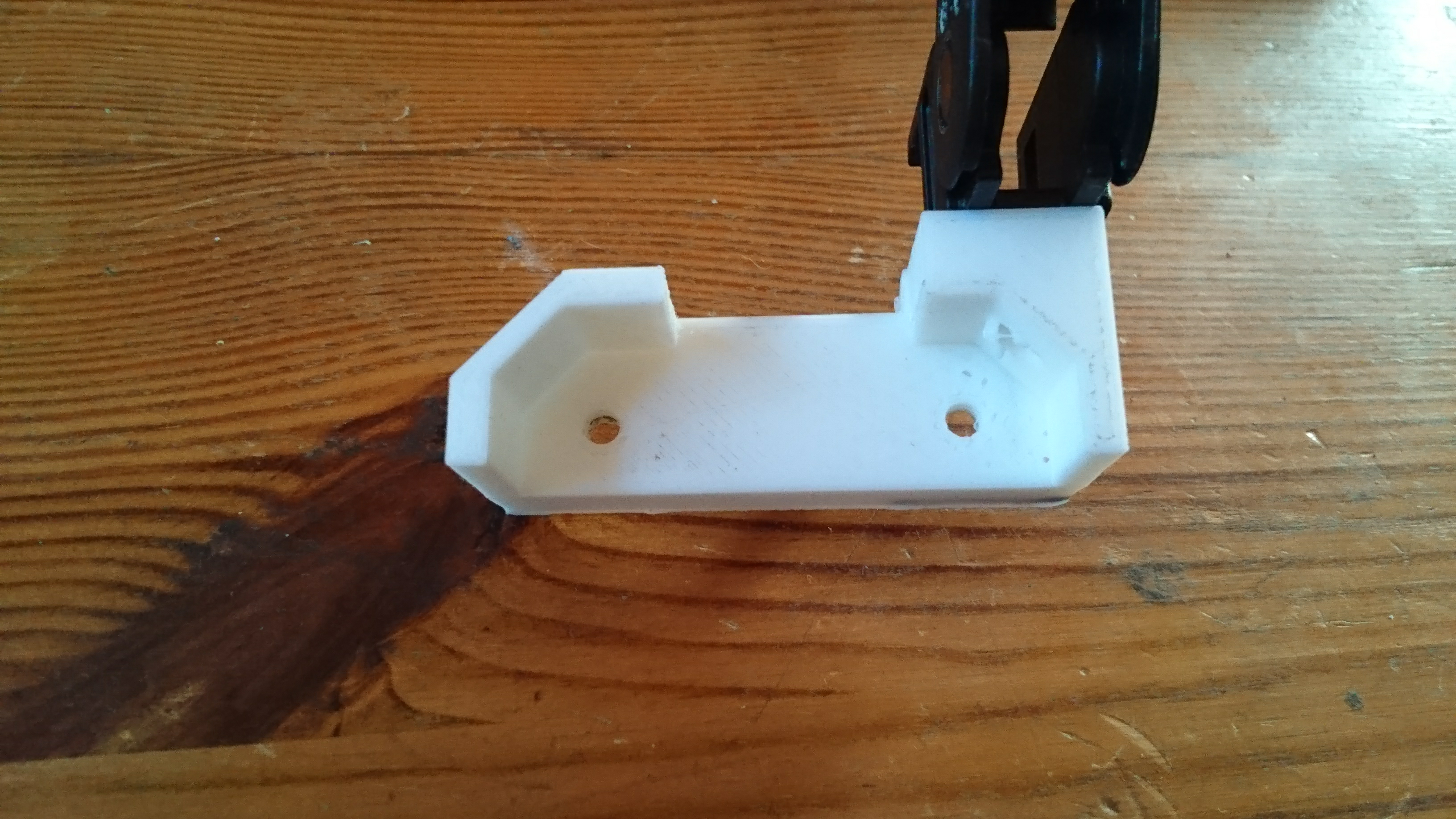 Halter für die Igus-Energiekette