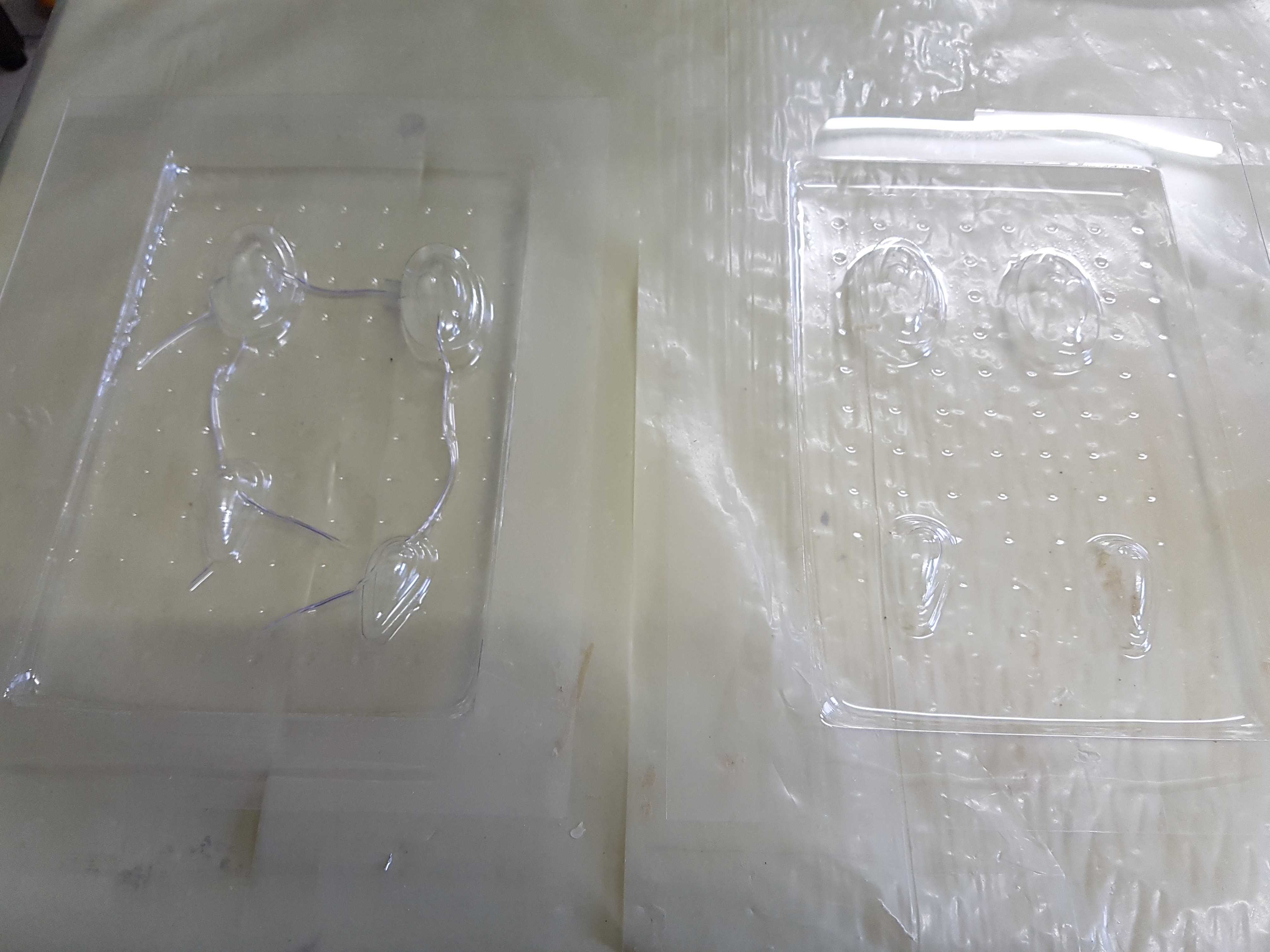 Links der erste Versuch. Rechts der zweite Versuch.