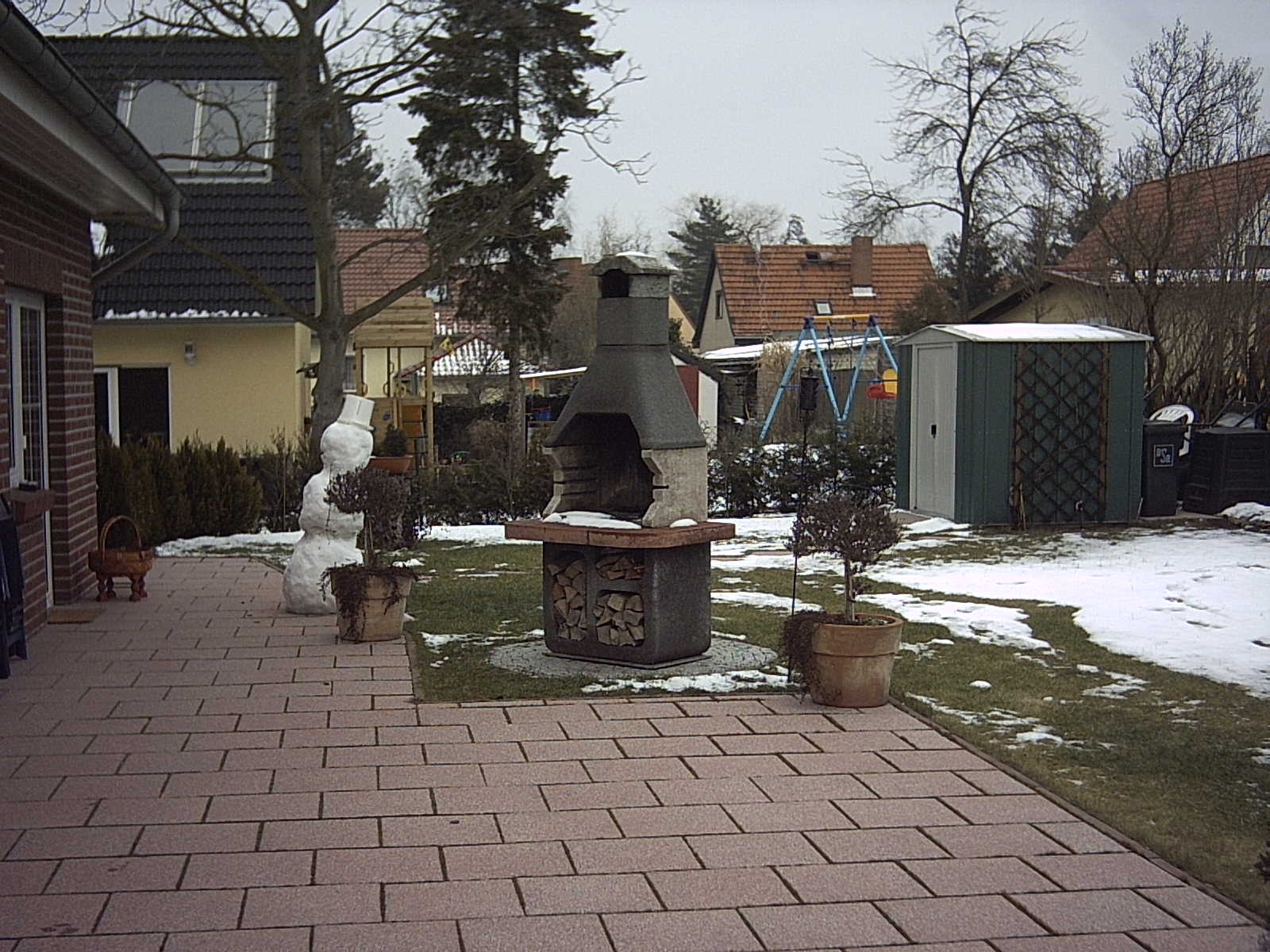 Große Terasse und wenig rasen