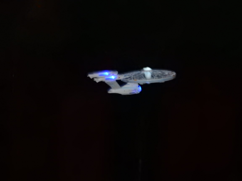Enterprise auf dem Weg in den Weltraum. Ziel: Planet Vulkan Heimat von Spock.