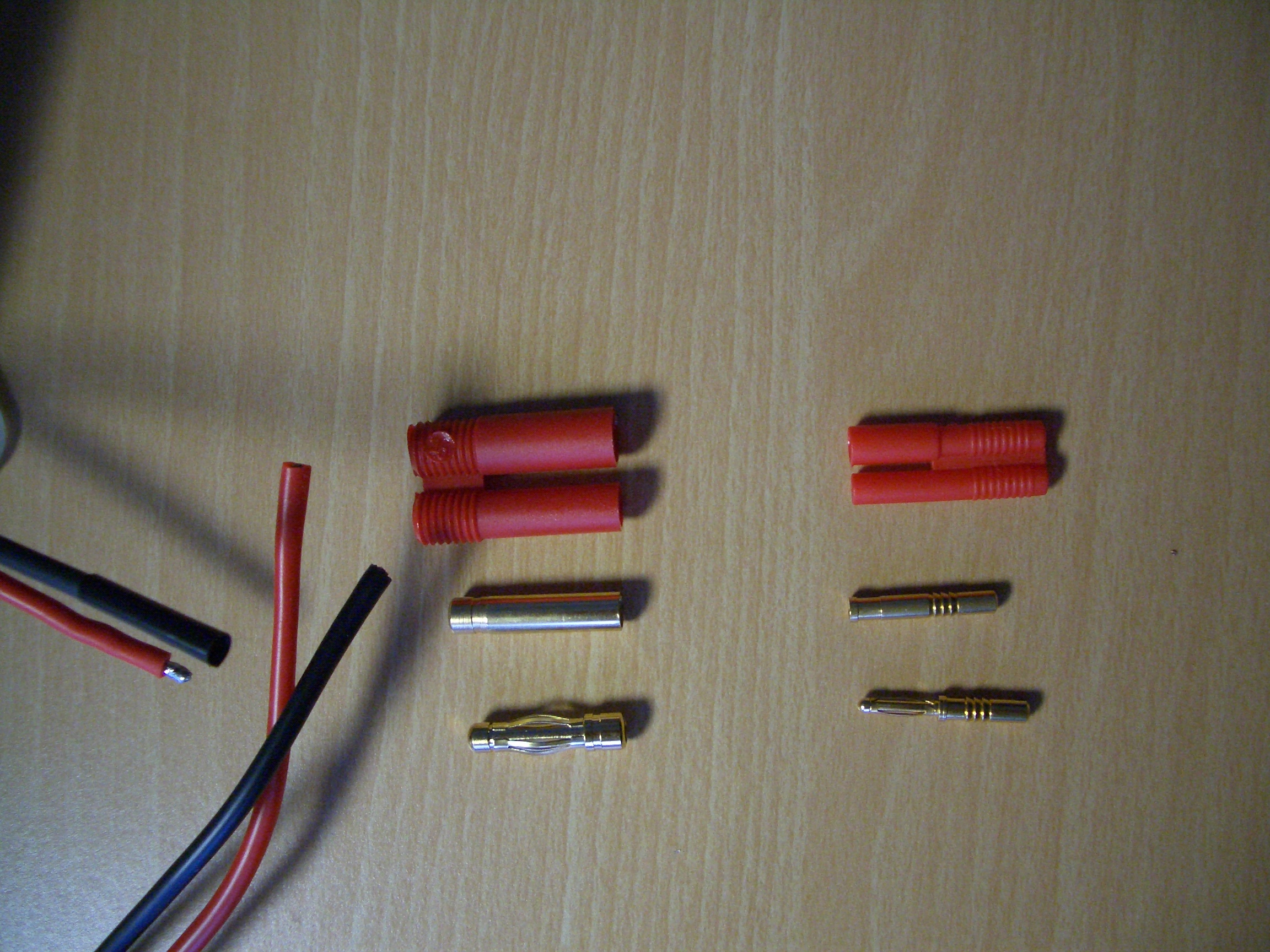 Steckersystem CT 2 / CT 4 und die Kabel von Akku / Regler