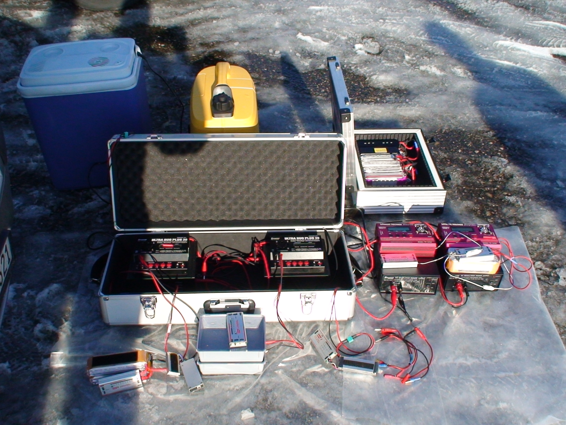 &amp;quot;Unsere&amp;quot; kleine Ladestation für unterwegs. Nicolas hängt auch seine Netzteile bei mir an den Generator... hm... ich sollte mal eine Kasse installieren...