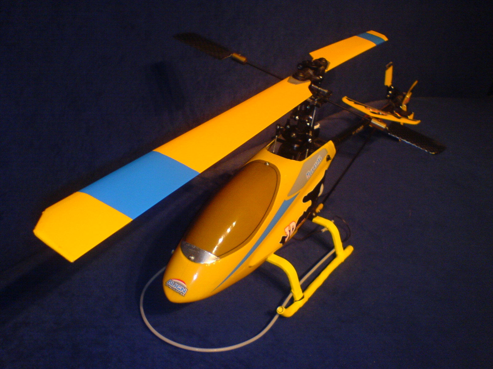 Rotorblätter fast in Hauben-Farbe...