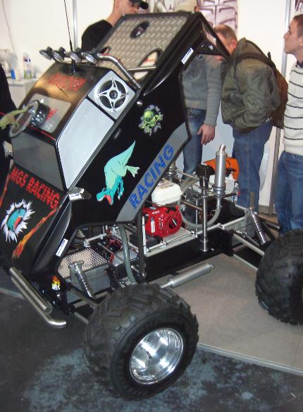 Klein aber fein :P 2 Motoren.... einer für vorwärts und einer für rückwärts ;)