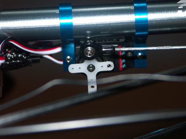 Servo in Neutralstellung (90° gedreht!)