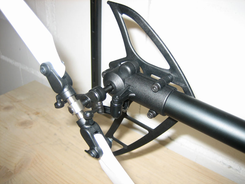Heck. Drucklager im Heckrotor und geändertes Heckgehäuse mit Andruckrolle.