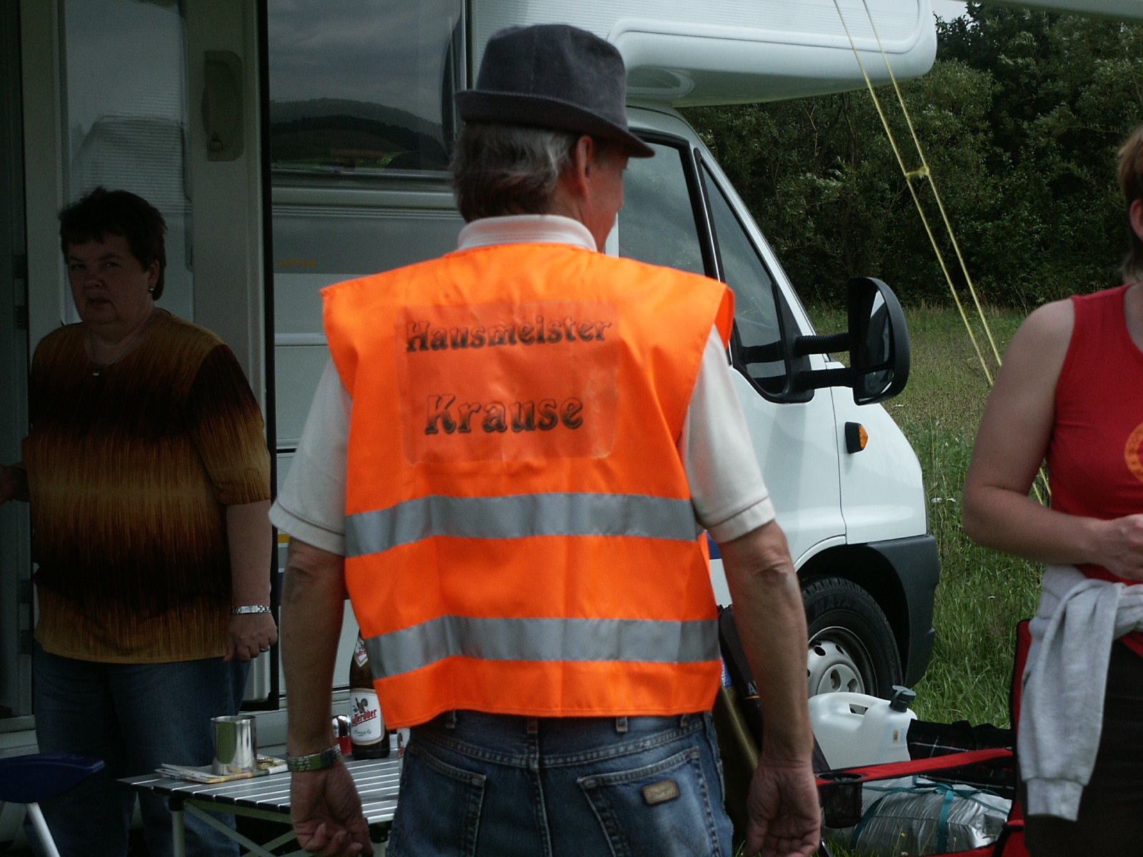 Hausmeister Krause (alias Tilo), der meine frühe Ankunft mit einigen leckeren Fläschchen &amp;quot;vonAutofahrtrunterkommBier versüsst&amp;quot; hat.<br /><br />Noch mal vielen Dank an Tilo und Elke