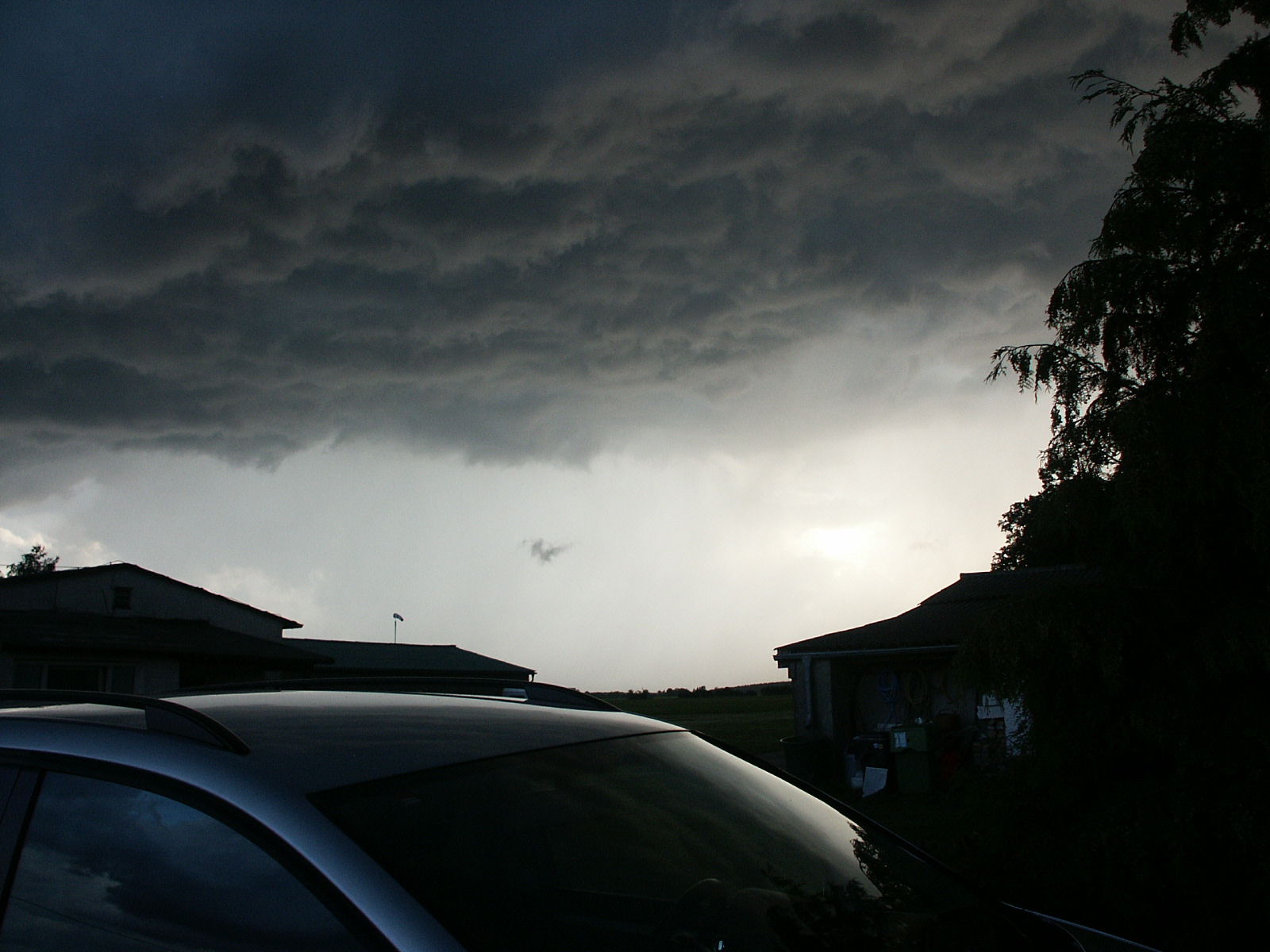 Wetterkapriolen am 14.07.  Zum Glück ist das Wetter sauber um uns rum gezogen. Ausser kurzen Regenschauern war es das an diesem Tag