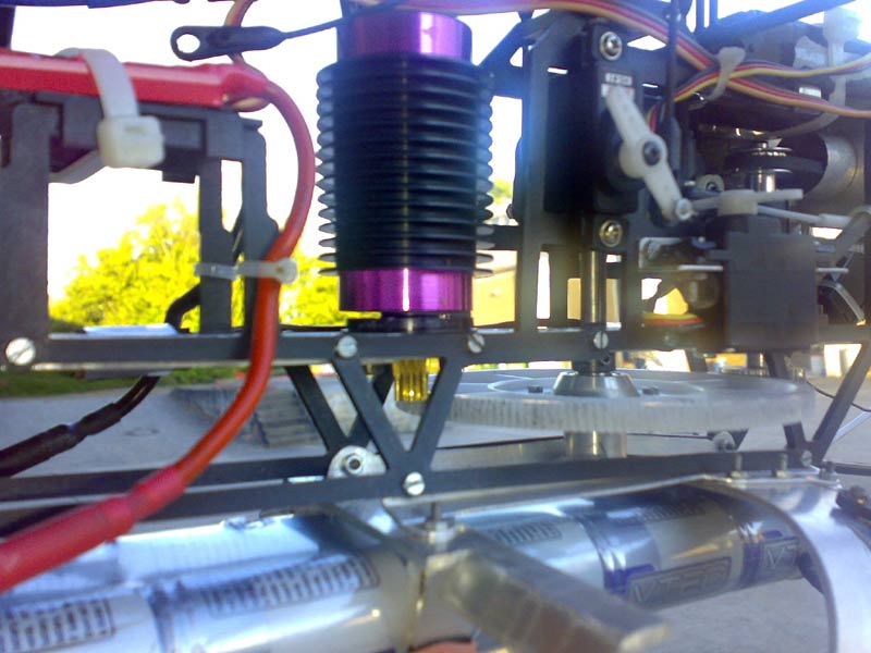 Hier sieht man, wie es den Motor auseinander gezogen/schoben hat.