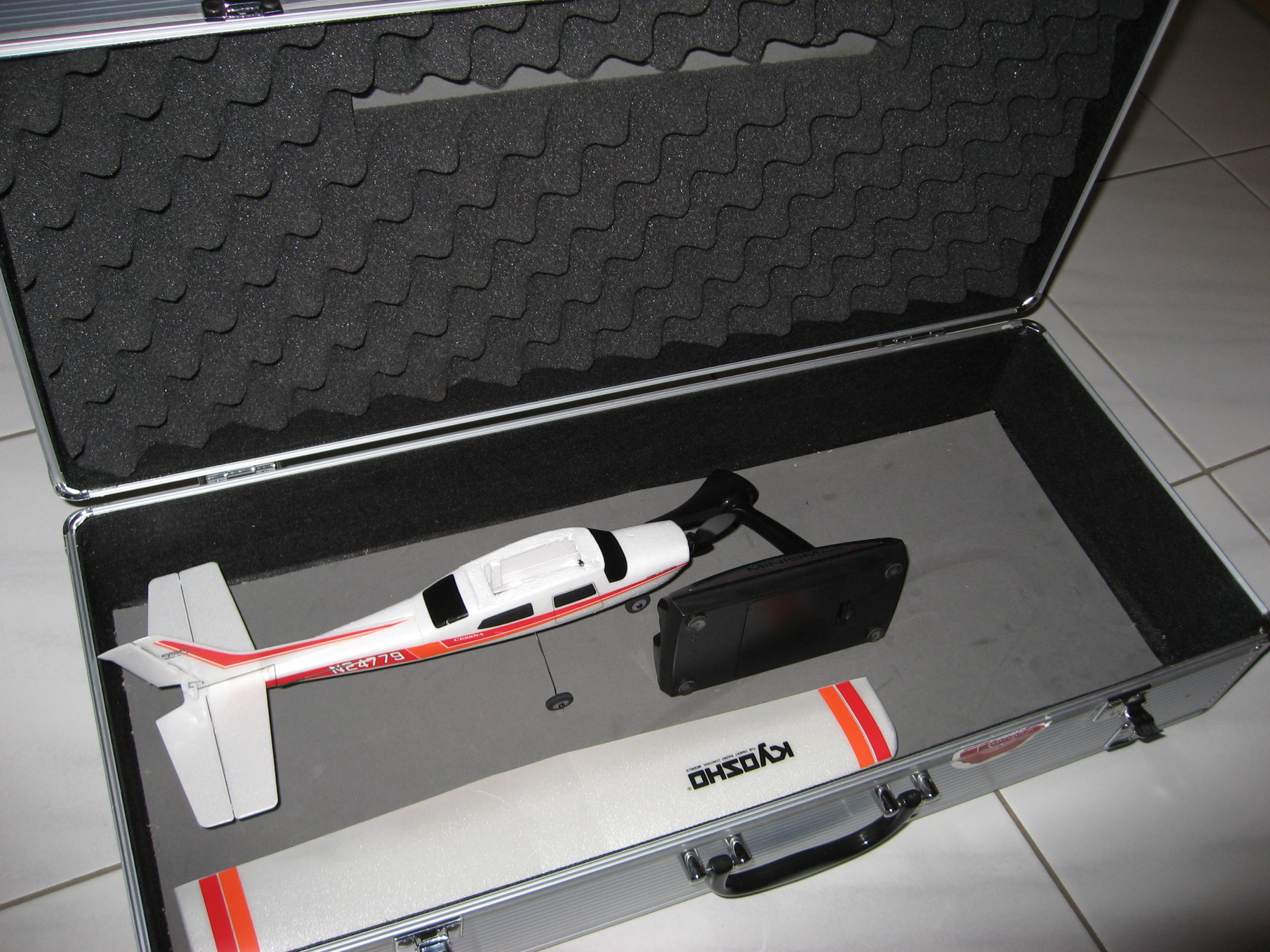 Cessna im Crown III Koffer,Sender fehlt noch.